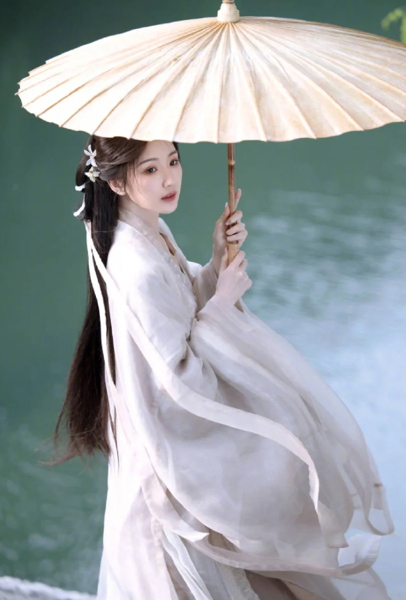 毛晓彤｜清婉伊人 在水一方