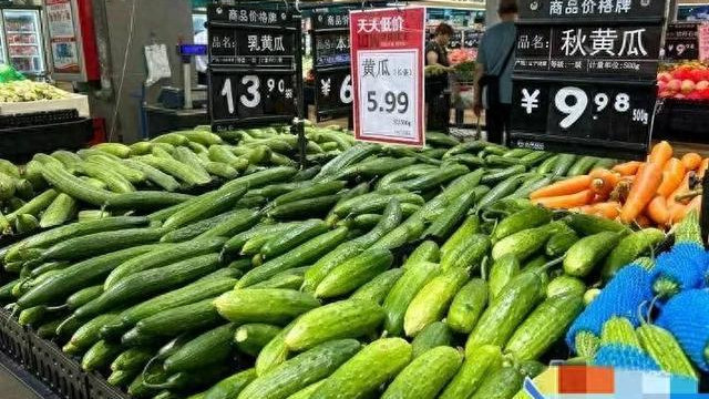 饭店从蔬菜店批发黄瓜被市监检测超标，处罚三千，回应：最低标准
