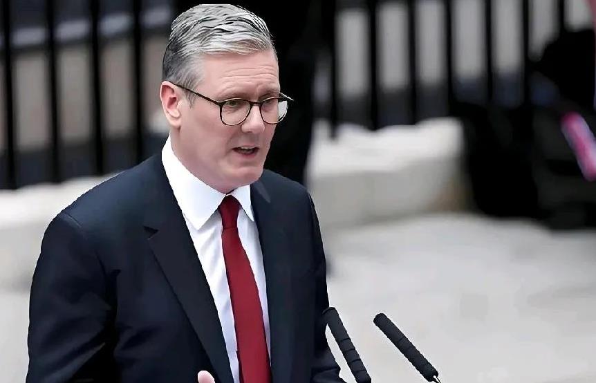 快讯！快讯！
英国学者批评美国：美国的自大源于错误认知，自以为是的二三百年国，真