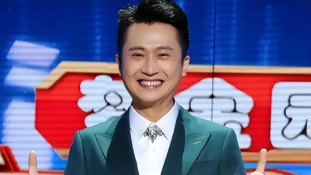 央视主持杨帆：放弃张蕾，娶普通妻子李飒，婚后生两女幸福美满