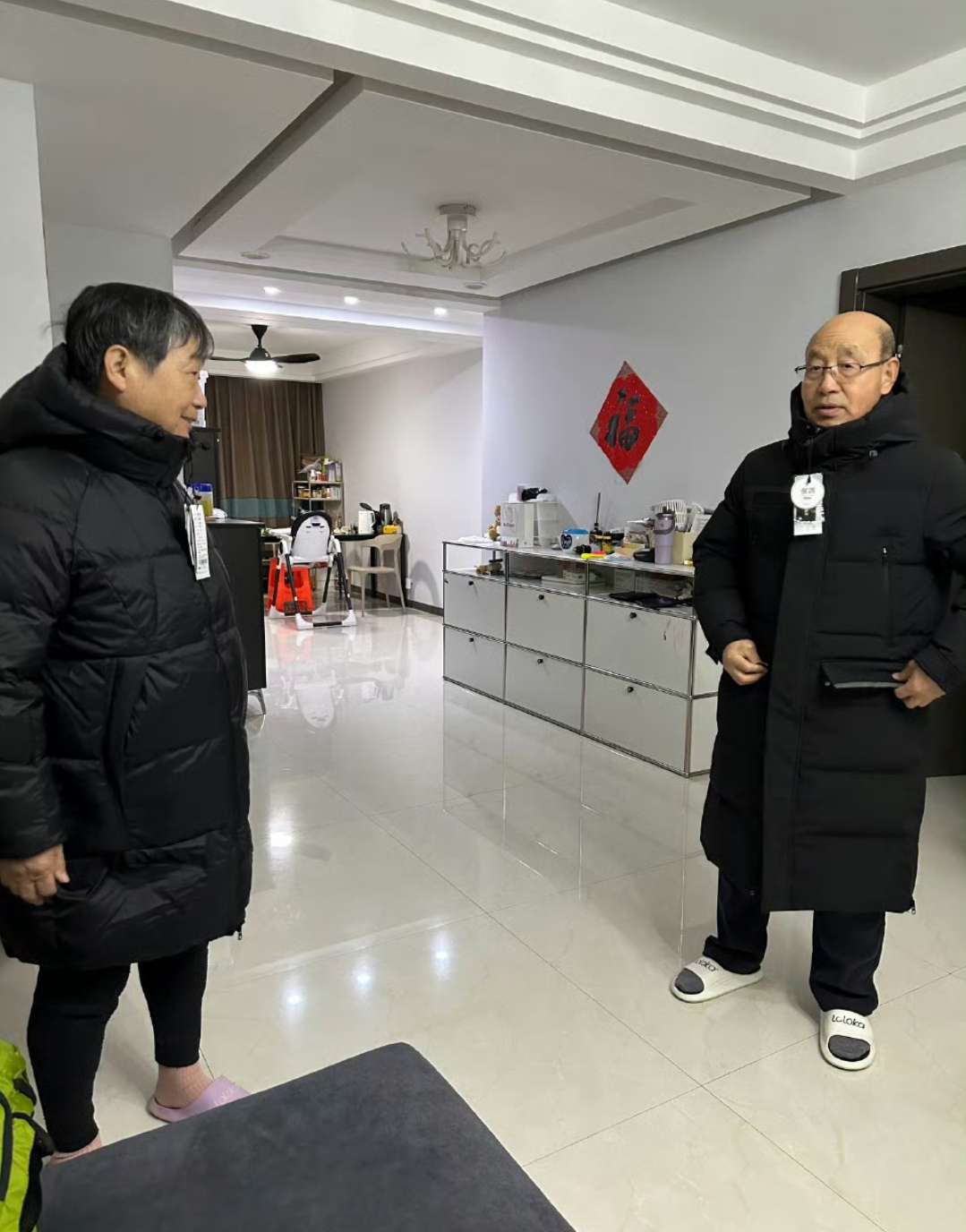 给公公婆婆都安排了新羽绒服