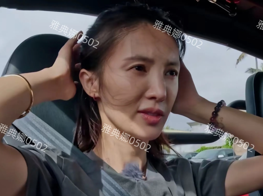 女明星真的不能整容，不但会面目全非还会加速衰老，90后的金晨在新综艺里的脸不但又