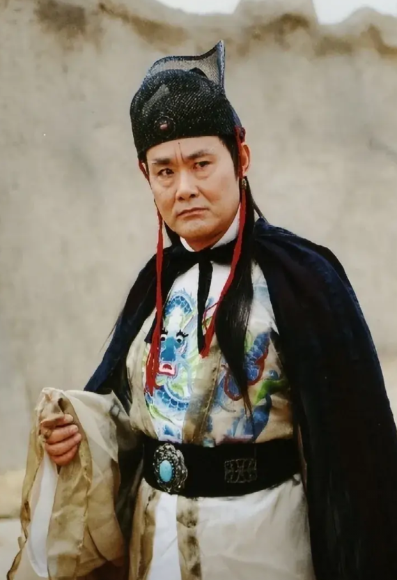 明朝有个农民叫陈虎，和宫中的太监发生了冲突

陈虎发现当太监居然可以如此权势滔天