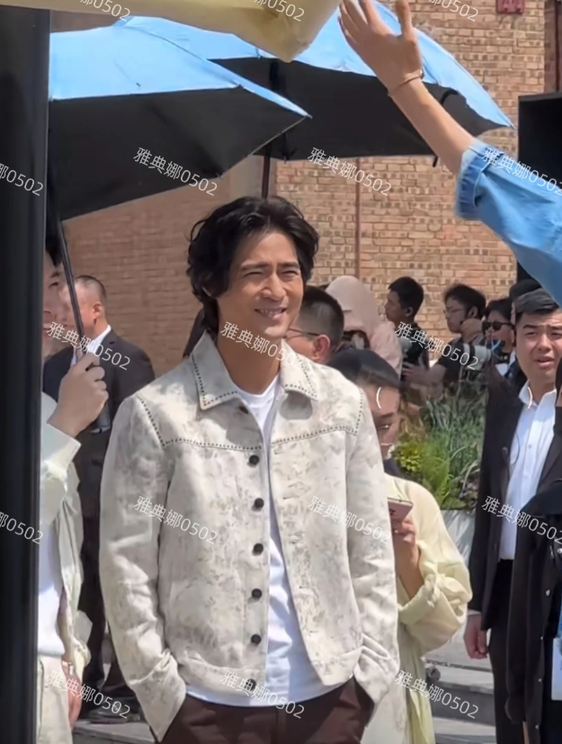 天啊，仔仔周渝民怎么残成这样了？猛一看以为是齐秦呢！
北京郎园见到他，变化好大，