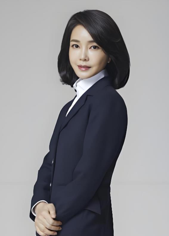 金建希的心理素质真的很强大。丈夫尹锡悦被逮捕了，结果人家跟没事人似的，还有心情出