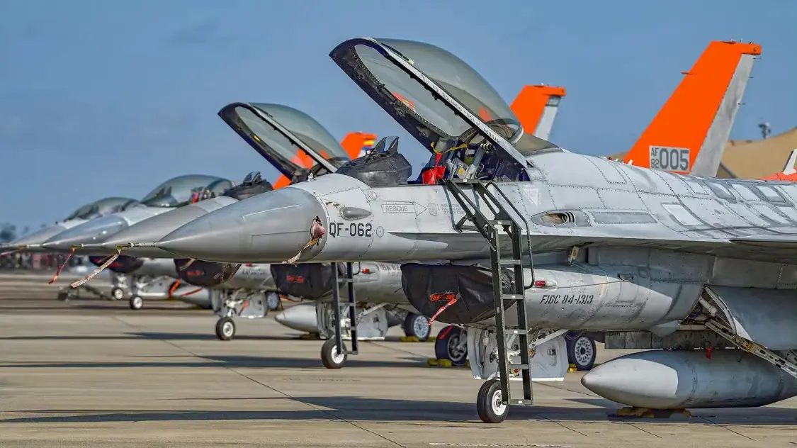 美国空军QF-16靶机，对比欧洲那些捐赠给东欧的F-16A，这些玩意儿，成色更号