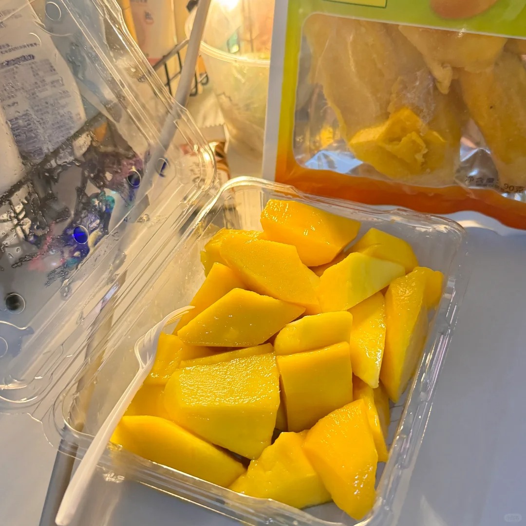 15pro这个相机 我真…
真的爱啦 调了一下相机拍照的滤镜 感觉拍照都好看了很