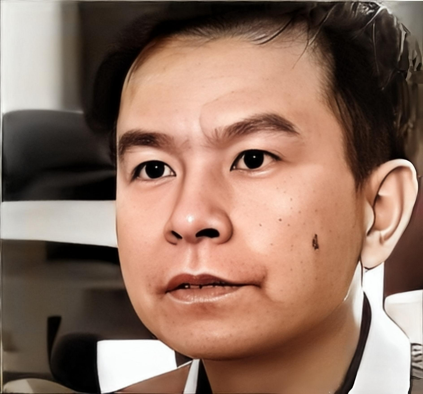 1993年12月，第二天就要被执行死刑的李红涛，紧张地盯着一个小东西，突然它动了