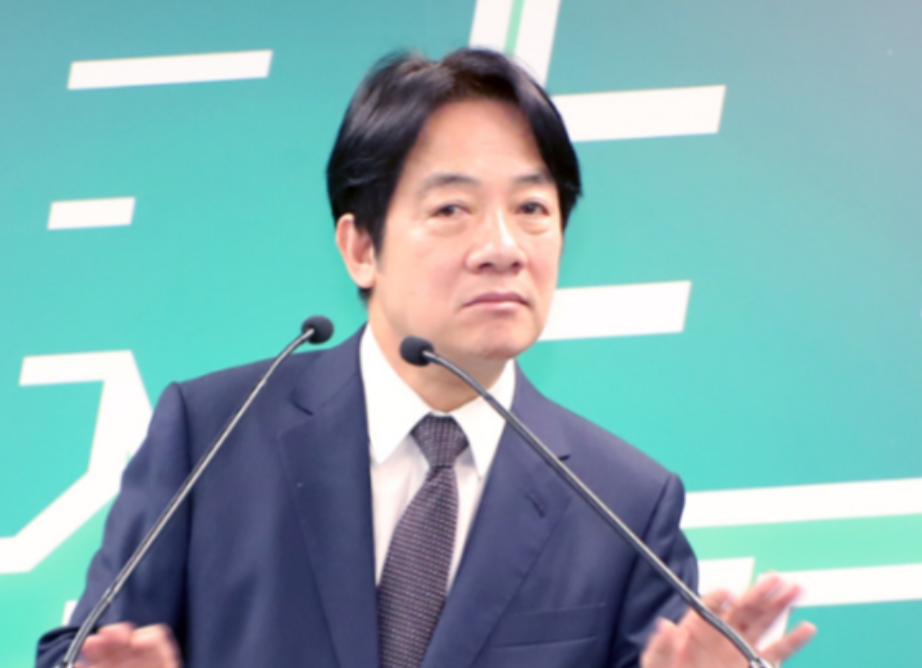 台居民挂出“自治省”旗帜，公开招募更多人加入，直言台当局是非法政权！   