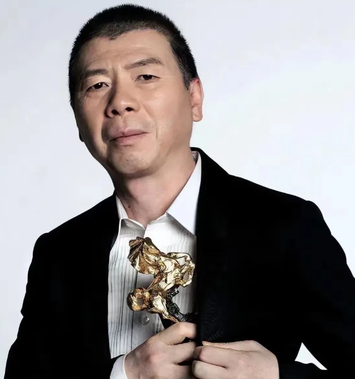 冯小刚大半夜在朋友圈直接开怼，对象正是大名鼎鼎的《哪吒》导演饺子。听说华谊兄弟才