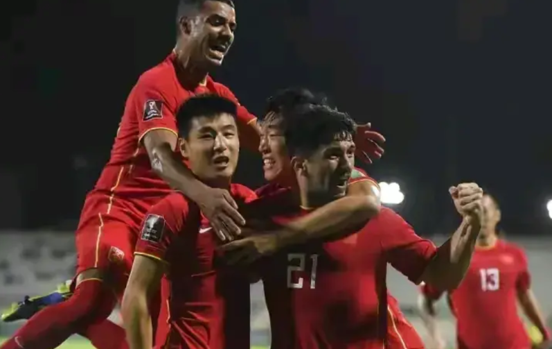 完了，国足10月份对阵澳大利亚印尼两场比赛悬了：
1、武磊，受伤了，很可能缺席
