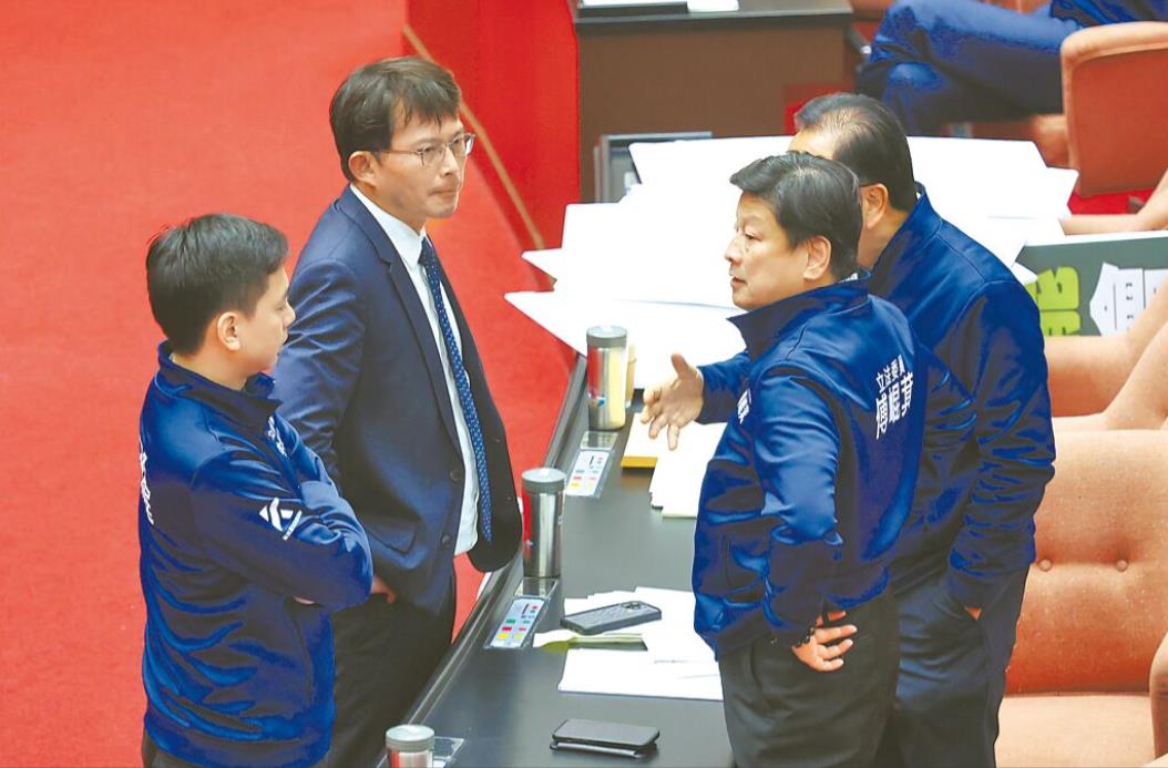 柯建铭号召大罢免 傅昆萁炮轰唱又簧 刘静怡酸“哪个监委听命党团”：快举手
民进党