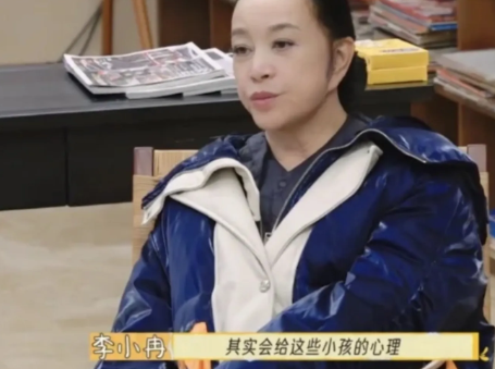 大家发现了吗？一路繁花里
刘晓庆回复李那句“其实我也是义务的”
语气虽然平稳，但