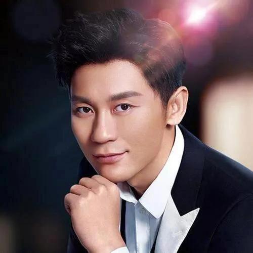 李晨：从娱乐圈巅峰到人生低谷，再创辉煌