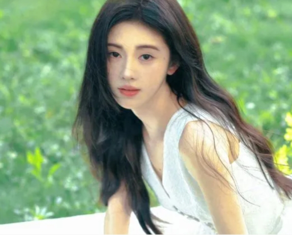 鞠婧祎30岁生日遭解约