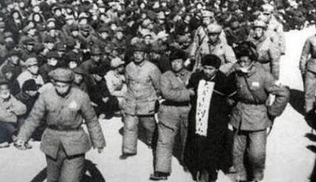 战士贪污被判死刑 毛主席支持

                        