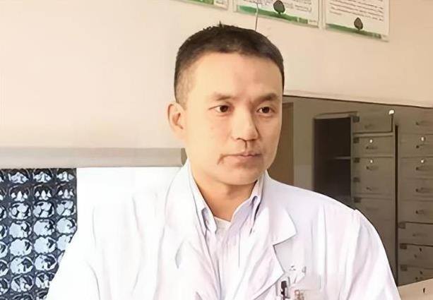 恶魔在人间！2022年，湖南农民因为直肠癌去做手术，主治医生给他做了大便改道，谁