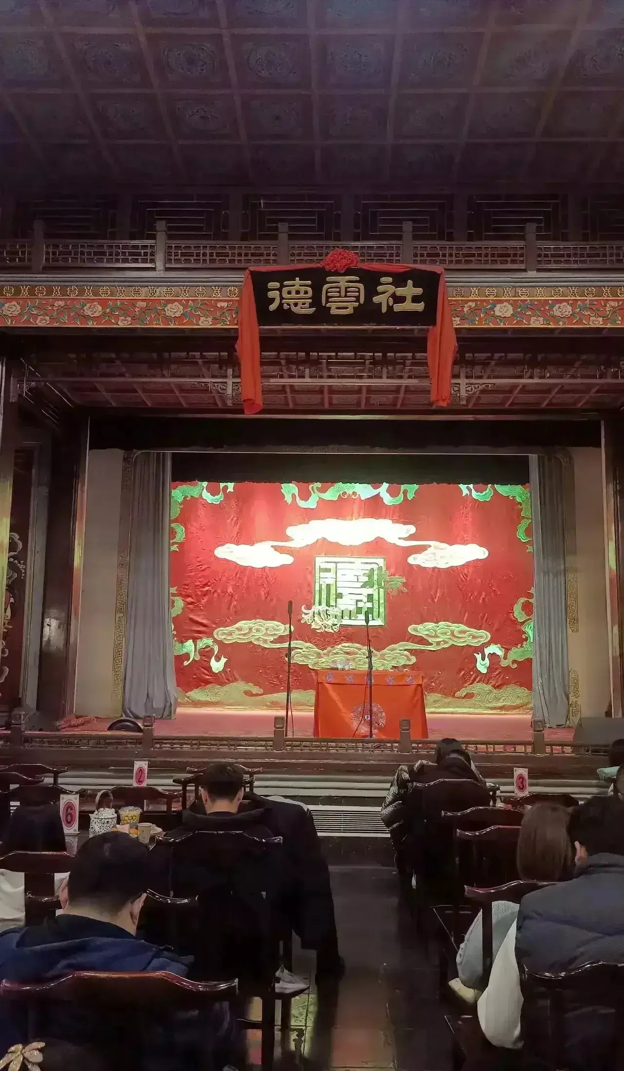 德云社的茶水费还算便宜，属于中规中矩，一般人还都消费得起……