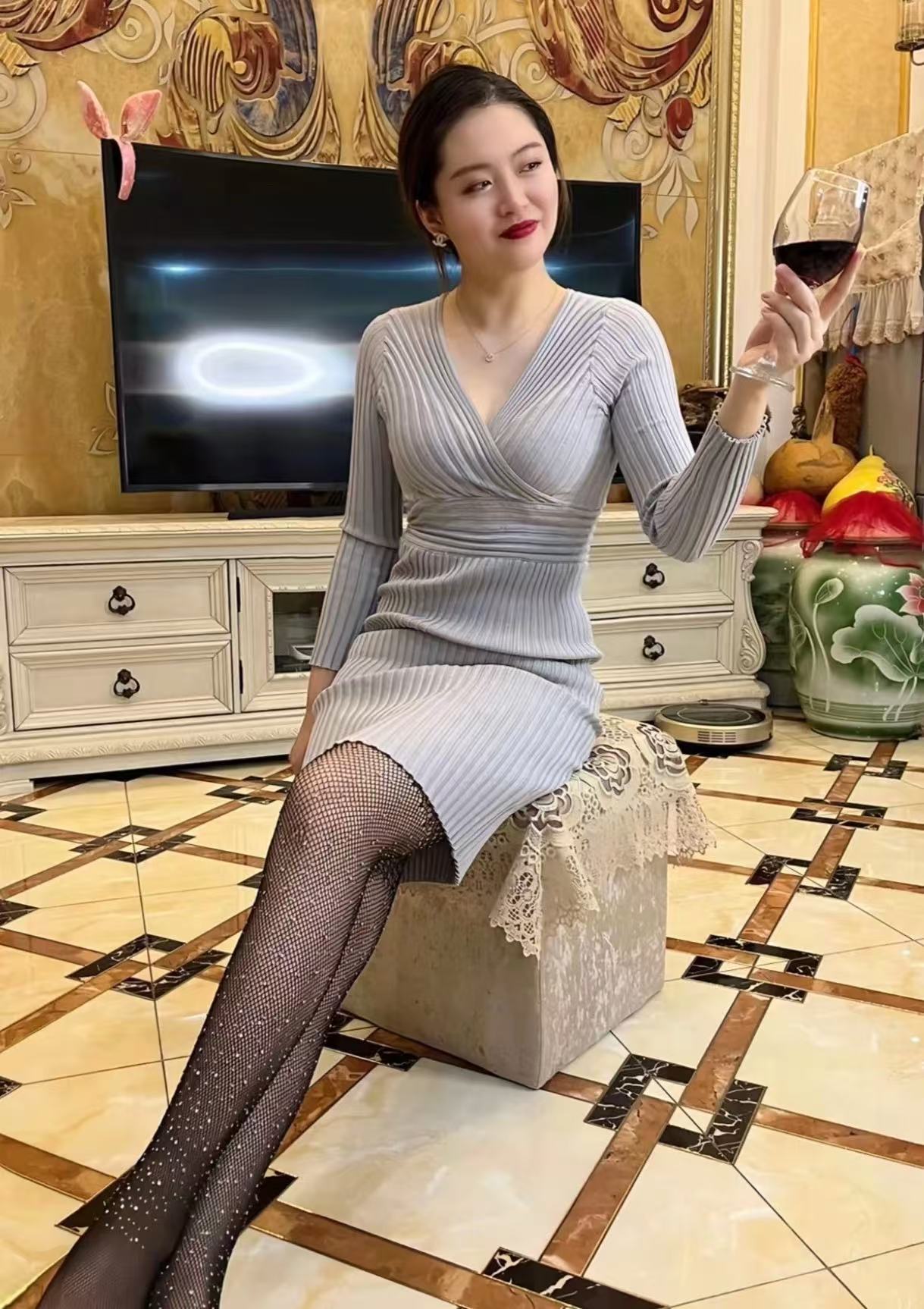 老板娘的黑丝属实太性感哈哈哈