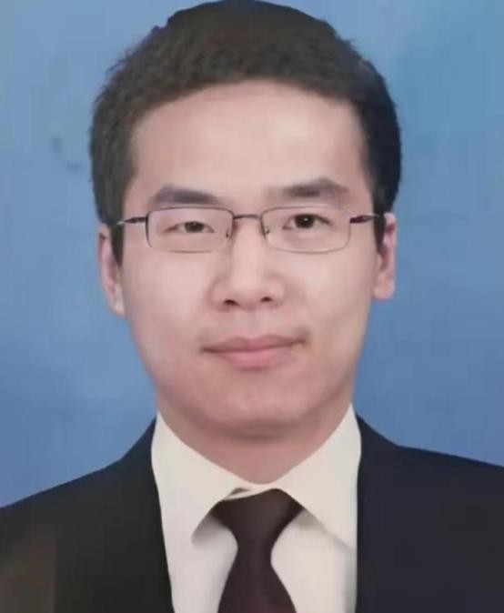 北京肿瘤内科医生张煜因揭露医院内幕遭到开除，本来拥有光明前途的他在2021年却选