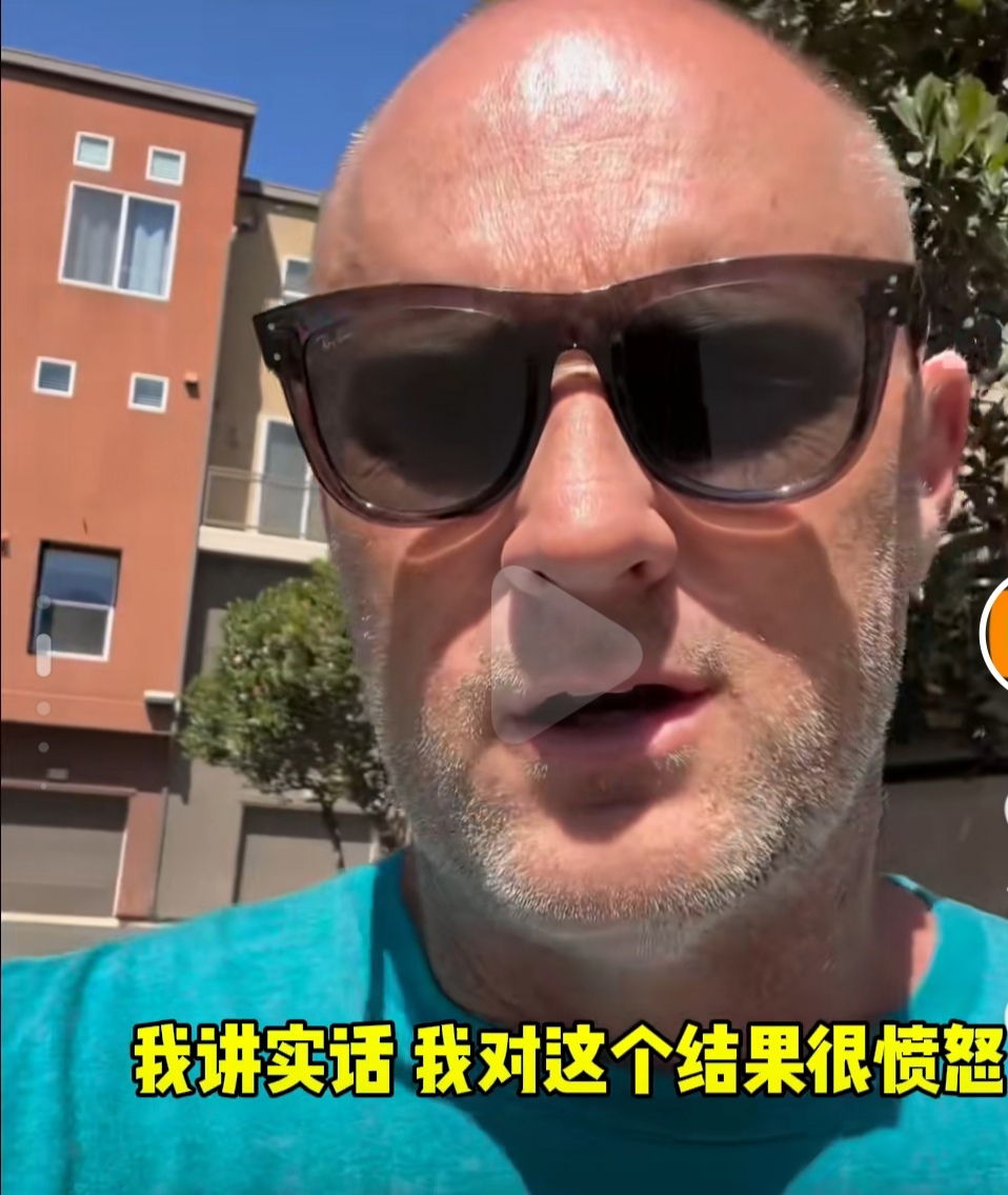 潘展乐赢了，澳大利亚教练查尔莫斯破大防:无论你们说什么我都不信。
游泳比赛一直是