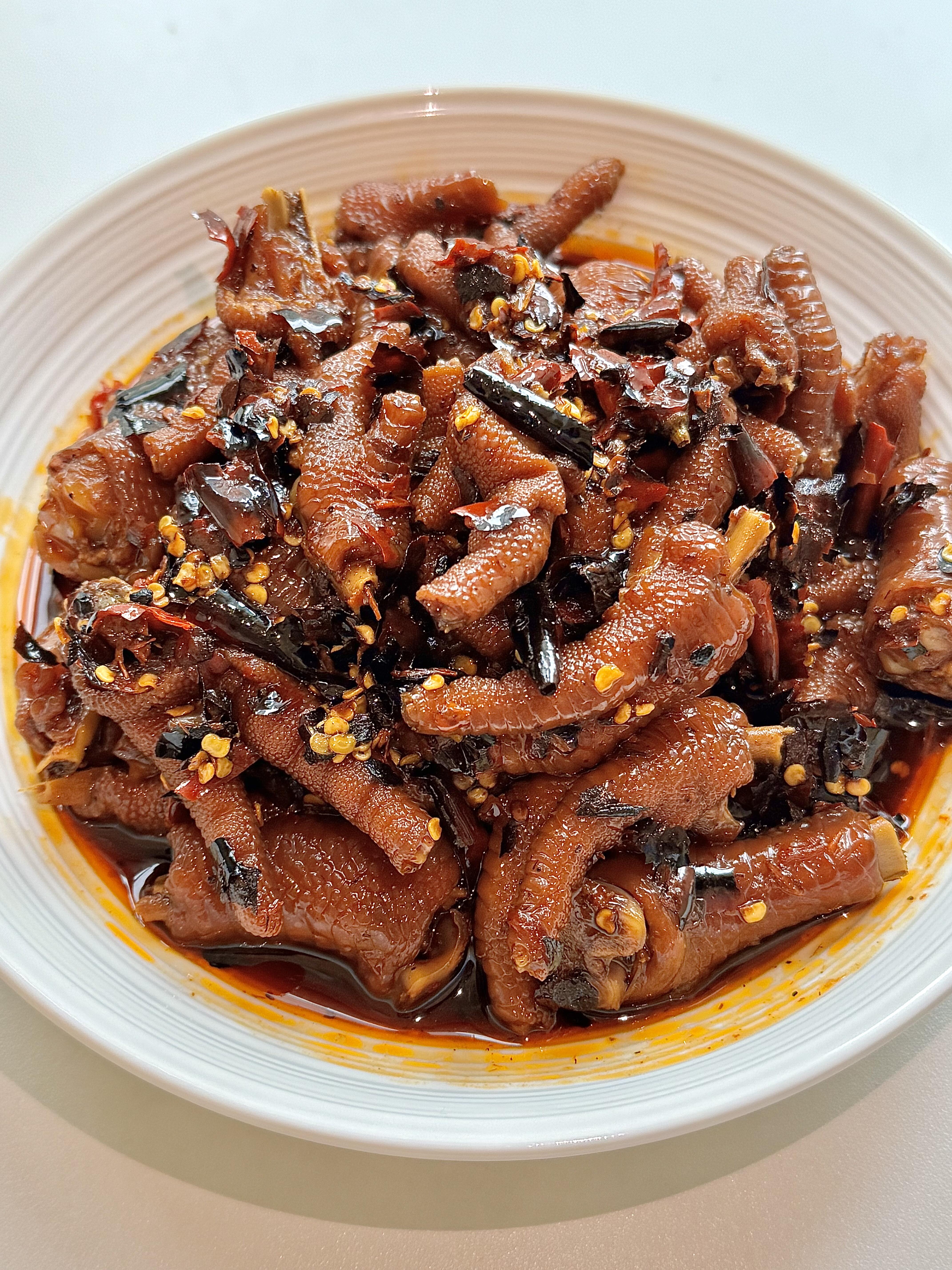 全网爆火的糊辣壳鸡爪

终于知道这道菜为什么这么火了！制作简单，还超级好吃！又香