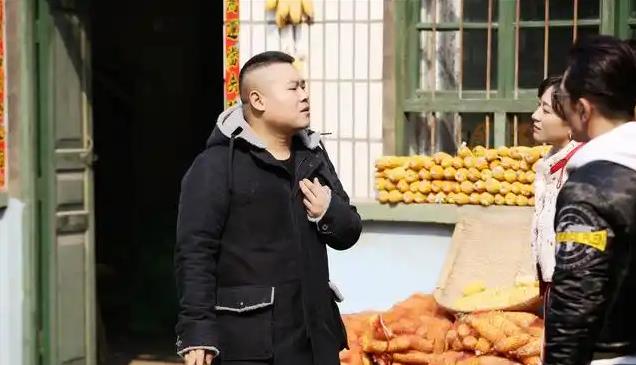 岳云鹏出名后，一同学问他借钱：“我妈住院了，能否借50000元？”岳云鹏说：“给