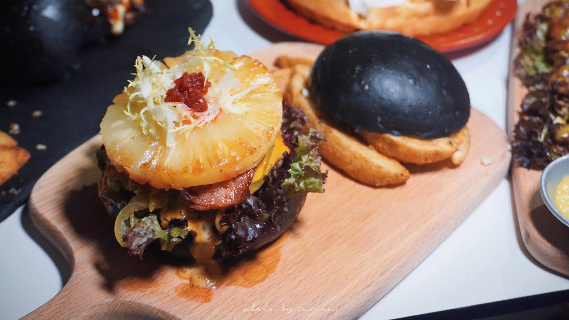 厦门沙坡尾小巷子里！！开了十年的汉堡小店！！