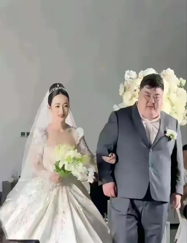 新娘子这么漂亮一定对新郎才华非常感兴趣吧
