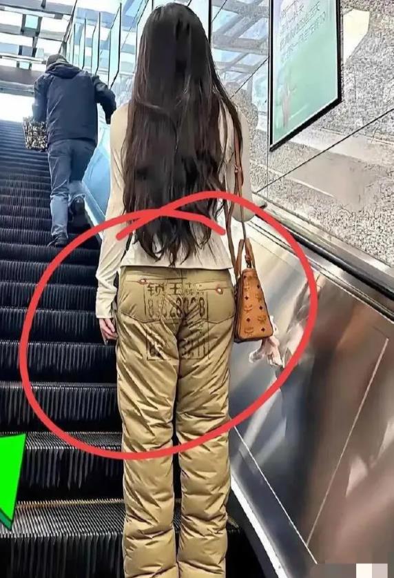 这是在帮别人做广告吗？
