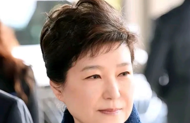 韩国都乱成一锅粥了，朴槿惠成了最大的笑话！反对派借助执政党争议事件大规模示威游行