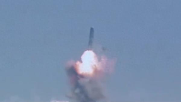 解放军首次公开“巨浪-2“潜射洲际弹道导弹的发射画面，这无疑从侧面证明了新一代的