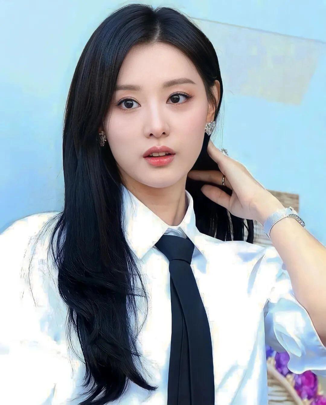 金智媛魅力十足