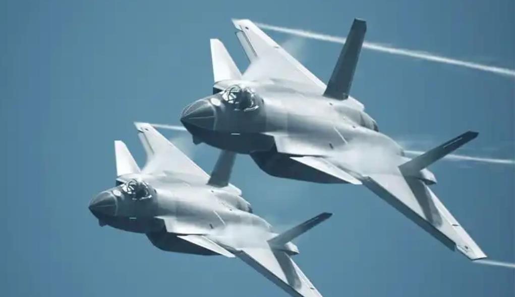 歼-20 超神发挥，模拟空战狂胜 F-22！我国的歼-20 五代机在一场模拟空战