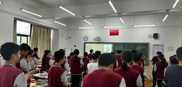 陪孩子初中三年，在教育上投资了30万，才得到这9条经验：

1.初一的重心一定要