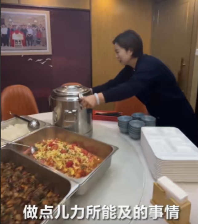 11月13日，北京的一家饭店，每到中午，无论店内生意多么火爆，有那么两个包间都不