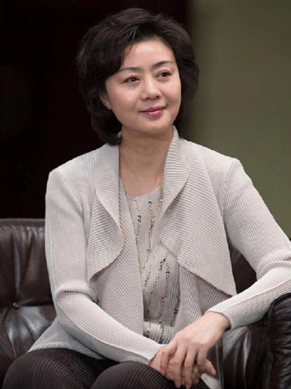 她是京剧界第一美人，可绯闻不断，至今未婚