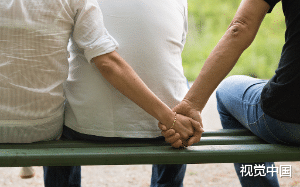 丈夫小青梅回国后他直接抛下我去找青梅，我直接离婚并忘了他，他却悔疯了