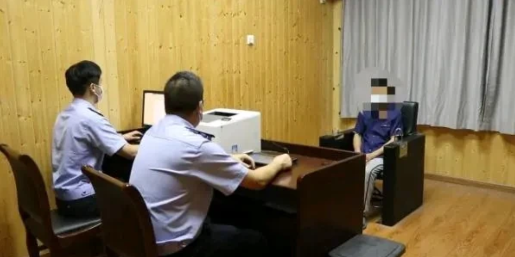 女子泣血举报：联通客户经理老公，借钱嫖娼还逼妻陪睡！

柳州惊现渣男丈夫，身为联