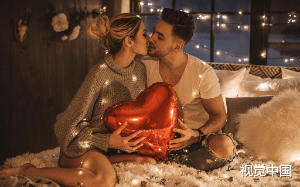 男友假装失忆爱上了我姐姐，我失望离开，他却后悔了。翻遍全市垃圾桶，只为找到我送给他的婚戒