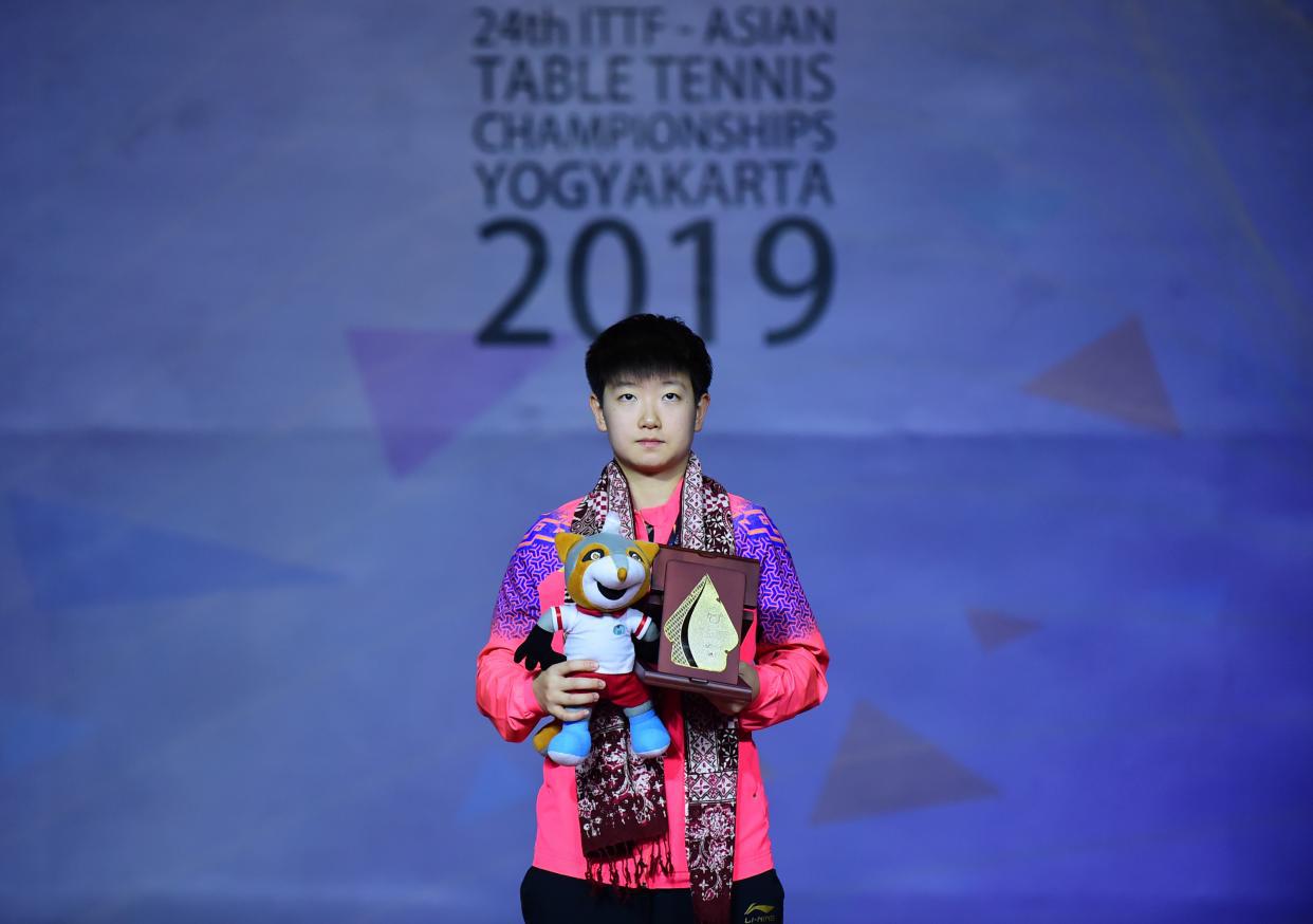 2019年，18岁的孙颖莎在没有主管教练陪伴的情况下，成功夺得了亚锦赛女单冠军。