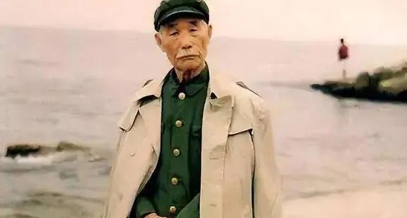1978年，原华北军区副参谋长孙毅中将外出理发，理完发后感觉还太长，让理发师再给