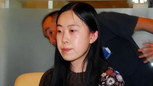 17年前 为见刘德华一面，逼父亲卖肾跳海的杨丽娟，后来过的怎样？