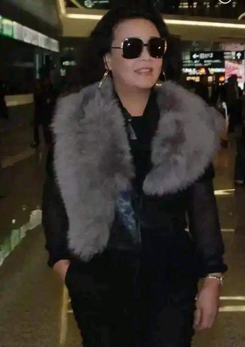 张兰直播间被封的事儿，可算弄清楚了！不是网传的那些离谱原因，居然是部分网友看她不