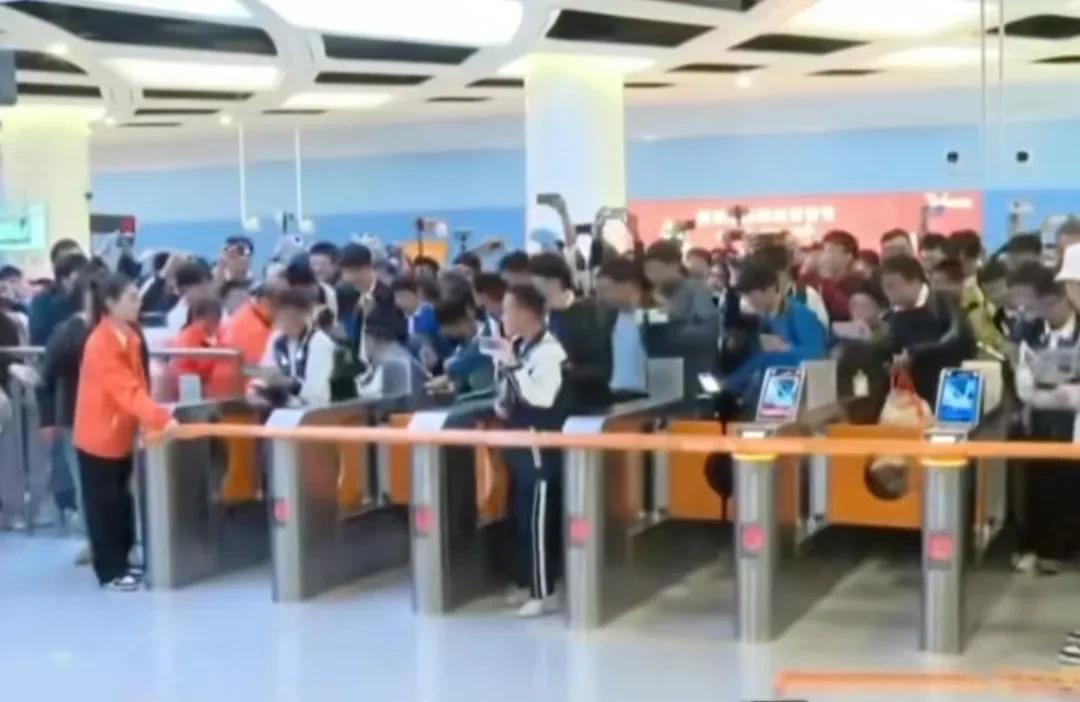 有意思，深圳地铁13号线第一期开通，感觉香港市民比较兴奋，香港也有不少媒体关注。