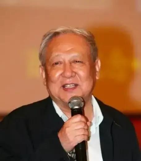 “陈凯歌，你凭什么污蔑我？！”2005年的一天，邱会作的儿子邱路光偶然看到陈凯歌