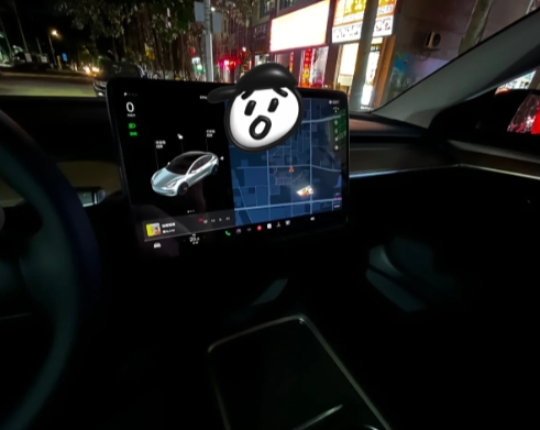 油车在路上慢速跟车、道路拥挤人员复杂的小巷通过时脚都是放刹车上，靠缓抬刹车踏板控