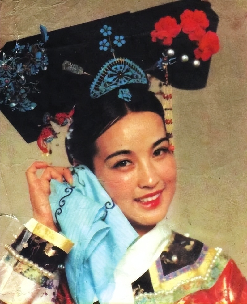咸丰对女人的身体，除了享受淫乐以外，又在女人的身体上想出种种玩意儿，倘然触了皇帝