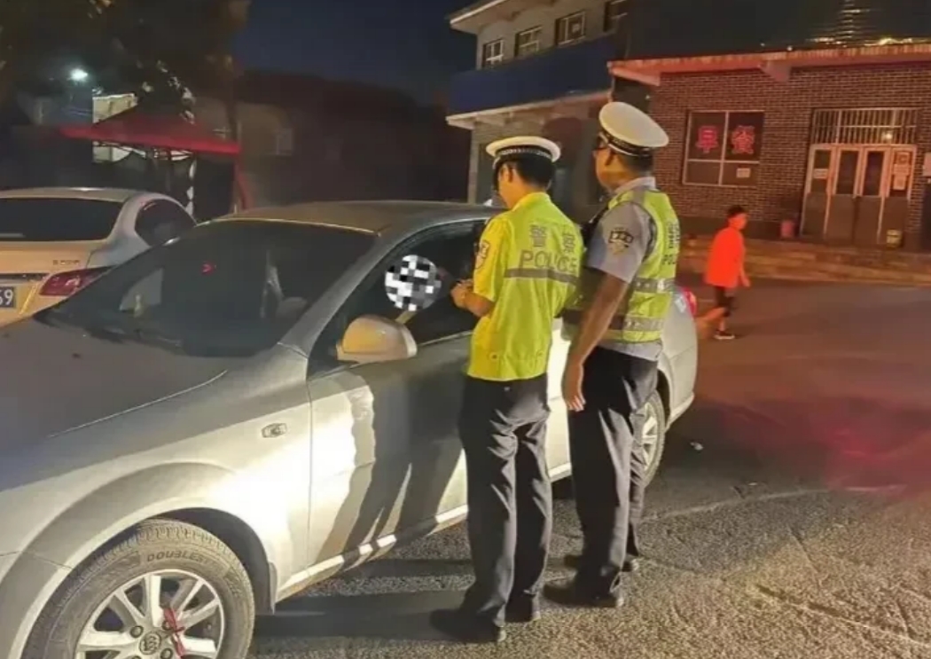 浙江衢州，男子喝完酒准备回家，因为车子停在了酒店地下停车场，男子打算把车子挪到酒