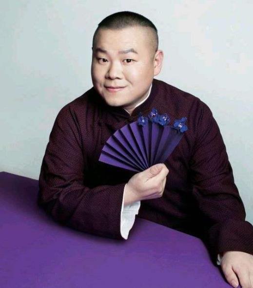 岳云鹏从默默无闻到成为德云社顶流，一路走来满是故事。近日，他携妻女赏春，画面温馨